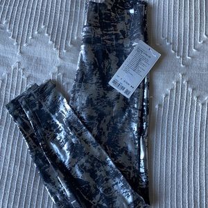 NWT lulu HR wunder under tights